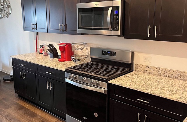 Modern 3-bedroom house near hobby with movie room