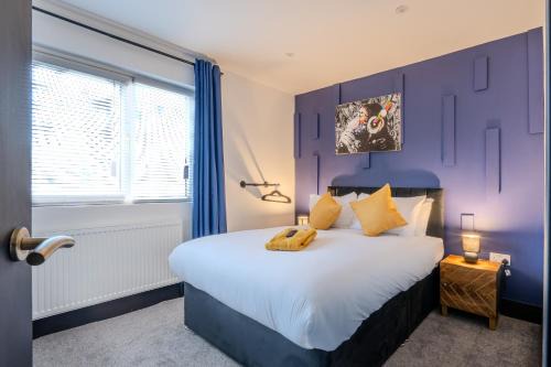 Modern 3BR Home - Private parking - TV in every bedroom