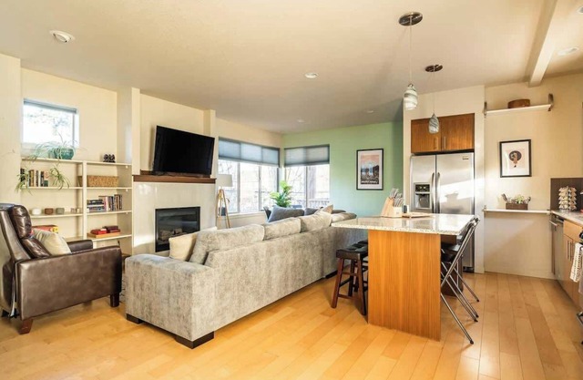Modern 3BR - Walk to Alberta Eats & Coffee