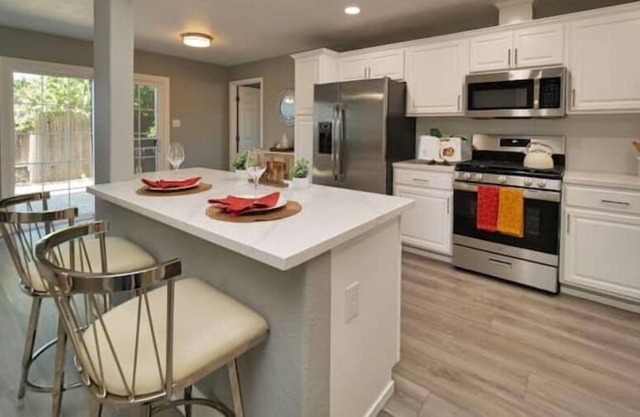 Modern 4-Bed home near Downtown Concord