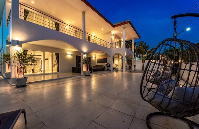 Modern 4 Bedrooms Pool Villa - VY