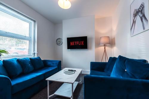 Modern 4 Bedrooms-Sleeps 8-Long Term Disc-Driveway