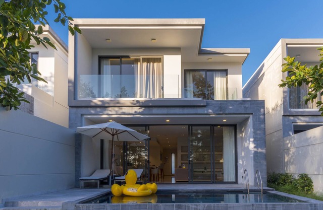 Modern 4 BR villa-golf view for family