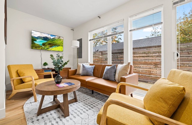 Modern 4B/2.5B Fremont Houses with Prime Walkability