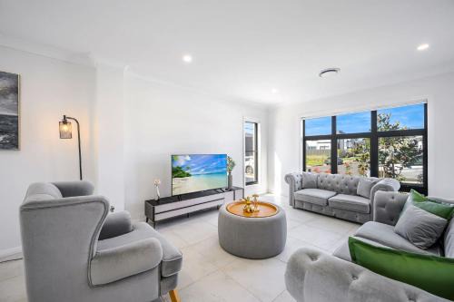 Modern 4BD Family Retreat Near Leppington
