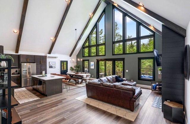 Modern 4BD Sunday River Chalet HotTub & GameRm