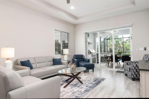 Modern 4BR Naples Park Pool Home 5 Min to Beach