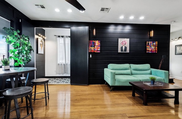 Modern 5 bedroom Villa w private Rooftop mins from Downtown- French Quarter