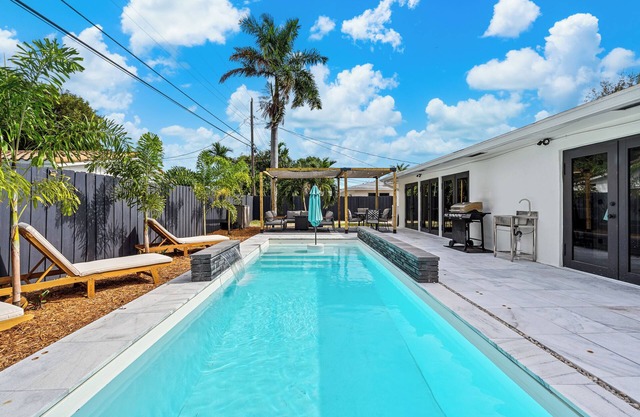 Modern 5 beds/2 bath/𝗣𝗼𝗼𝗹 𝗙𝗮𝗺𝗶𝗹𝘆 Vacation House 5mins 𝗟𝗮𝘂𝗱𝗲𝗿𝗱𝗮𝗹𝗲 & Pompano 𝗕𝗲𝗮𝗰𝗵