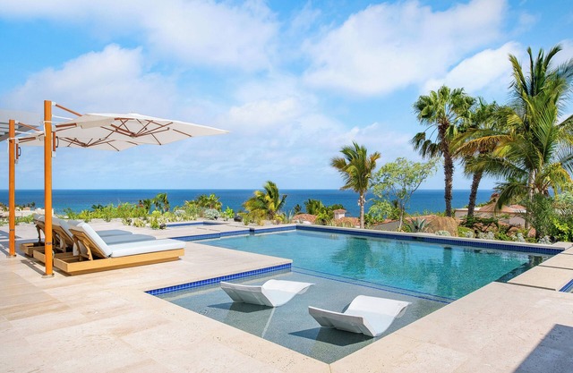 Modern 5bd Villa Fully Staffed steps from the beach with Beach Club Access!