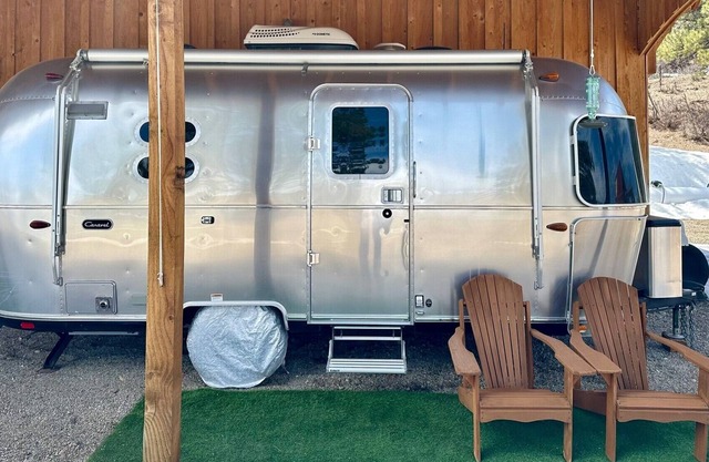 Modern Airstream with breathtaking Mountain view