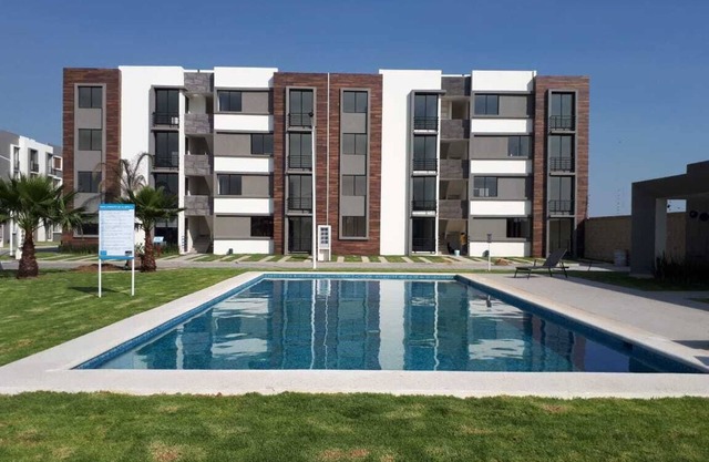 Modern Apartment with Home Office & Pool in Puebla near VW & Val’Quirico