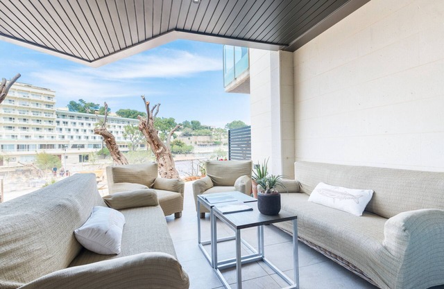 Modern Apartment with WIFI and AC on the beach of Cala Sant Vicenç, Pollença