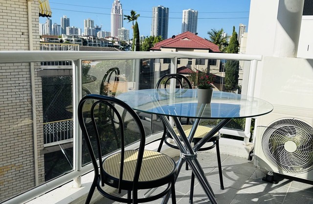 Modern Apartment in Chevron Island