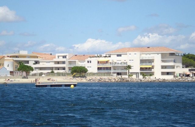 Modern apartment on the beach , sunny balcony, air conditioning,WIFI,car space