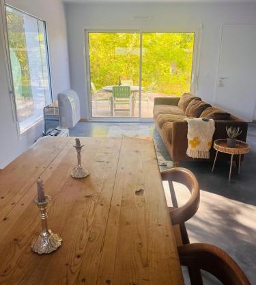 modern appartement with private garden & shared pool