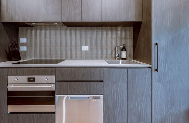 Modern apt in heart of the city