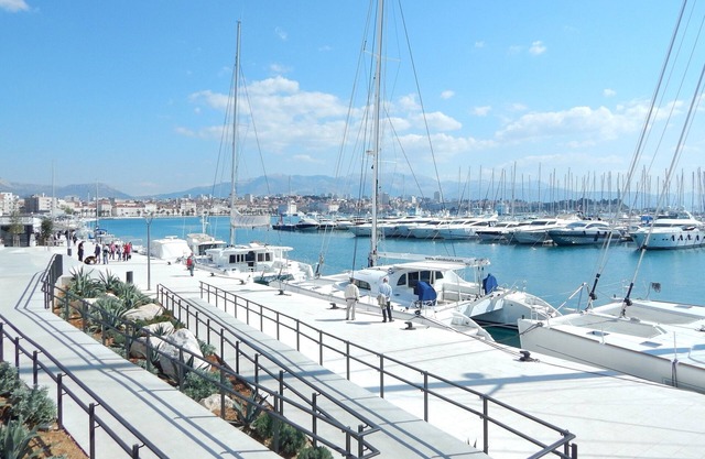 Modern apt With Terrace 4 min Walk to the Beach