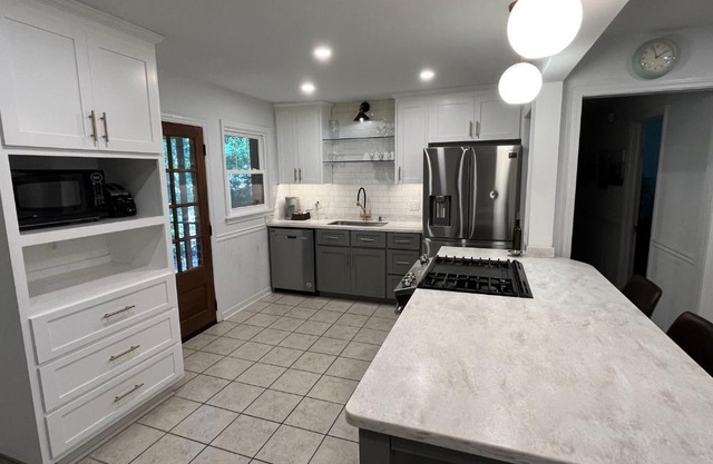 Modern Athens Home 4bd, 3bth