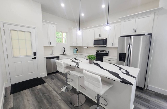 Modern ATL 3BR Duplex Retreat