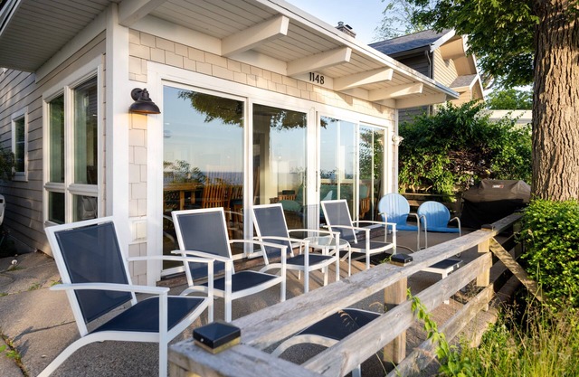 Modern Beach House with Beautiful Lake Michigan