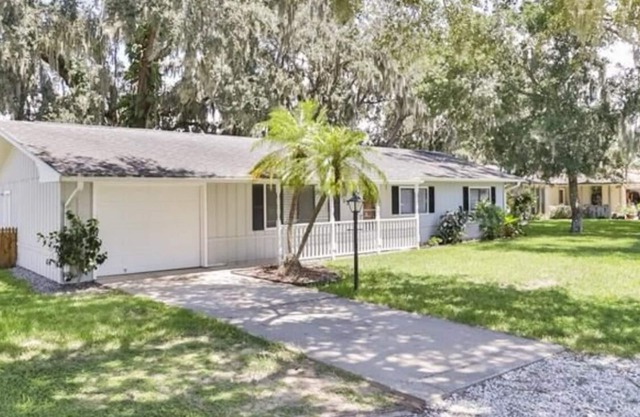 Modern beach themed 3b/2b home near New Smyrna Beach & Daytona Beach! Paradise!