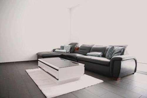 Modern & Bright 1BR Flat