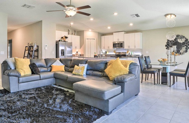Modern & Bright Ruskin Home Near Bahia Beach!