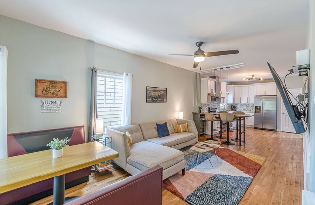 Modern Bungalow | Quiet Downtown Oasis