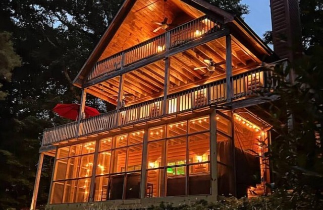 Modern cabin, minutes from downtown Asheville & Biltmore