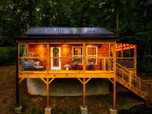 Modern Cabin - The Emerald Nest