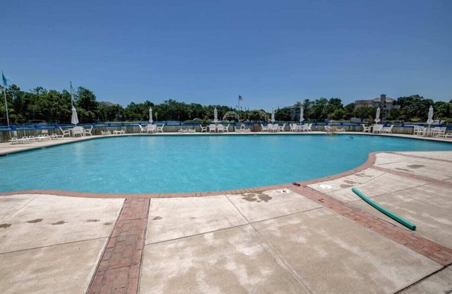 Modern, Centrally Located Corolla Home w/Amenities