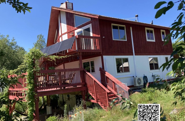 Modern Chalet -AC, hot tub, sauna + pets welcome