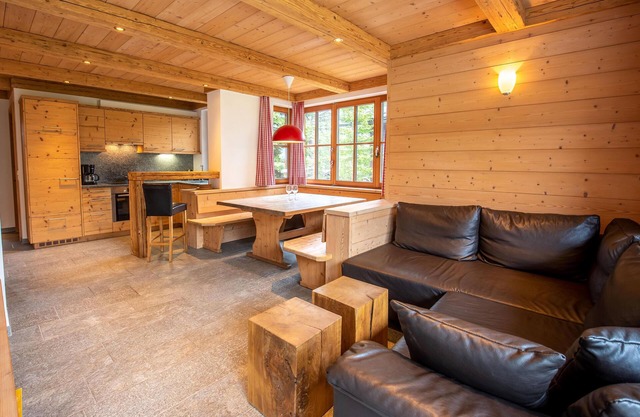 Modern chalet in the Zillertal Arena: mountain panorama & close to the slopes