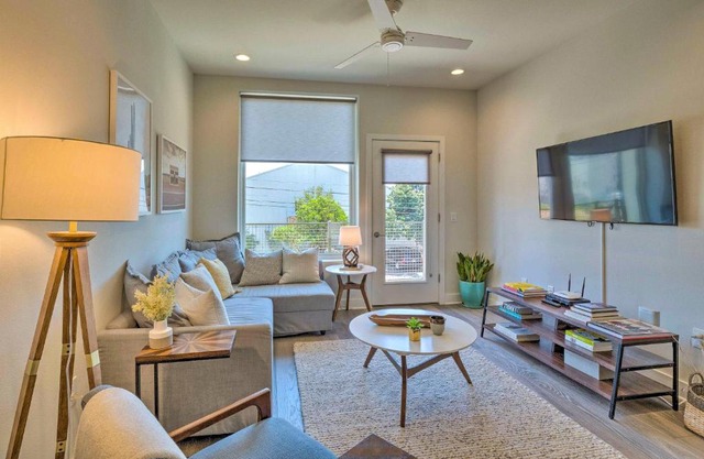 Modern Chic Condo with Balcony and Pool, Walk to Downtown