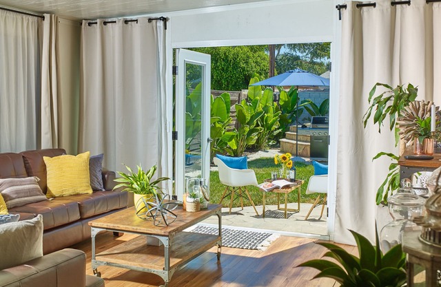 Modern Clean Tropical Inspired House & Yard Centrally Located! Near Disney & LA