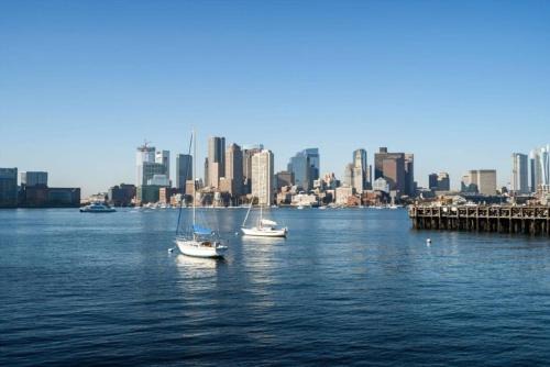 Modern Coastal City Stay Waterfront and Airport