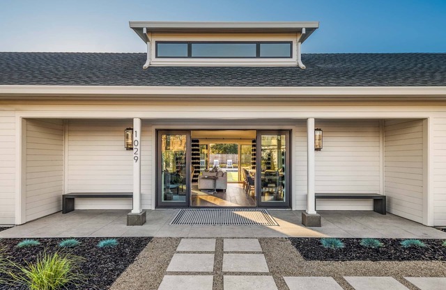 Modern Comfort Close to Town