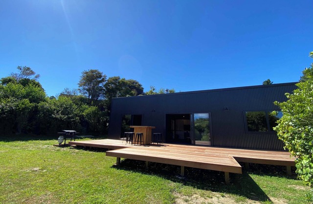 Modern Comfort in Collingwood - Brand New Holiday Home
