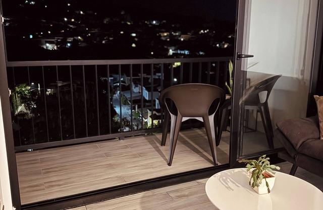 Modern Condo - Beautiful City & Volcano Views - 5 min to WTC & Top Places