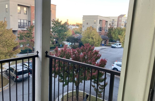 Modern condo downtown gym/pool/free parking
