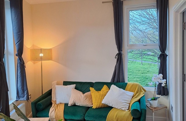 Modern Cosy Corner Flat