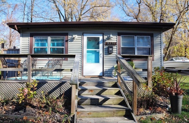 Modern Cottage Minutes From Lake Michigan Beach in a quiet setting!