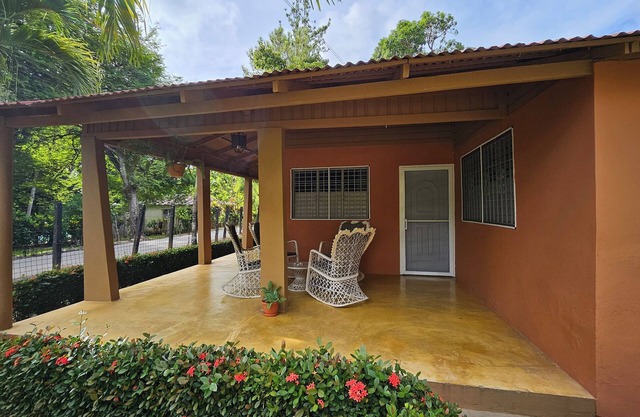 Modern Countryside Villa/4-Bdrm/3 Bath/AC/WiFi/Cable/up to 15 ppl