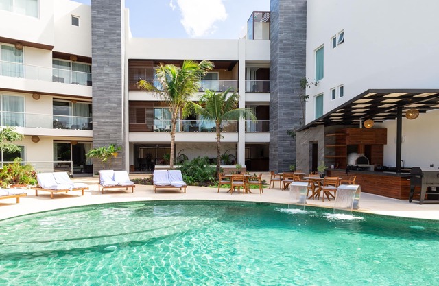 Modern Couple Suite with private garden terrace & jacuzzi
