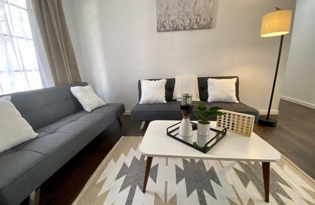 Modern/Cozy Residential Home- Near Arlington Entertainment