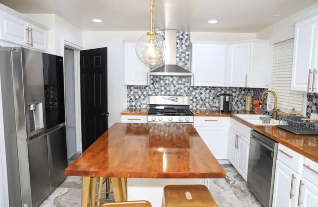 Modern Detroit 3-bedroom steps away from shops!