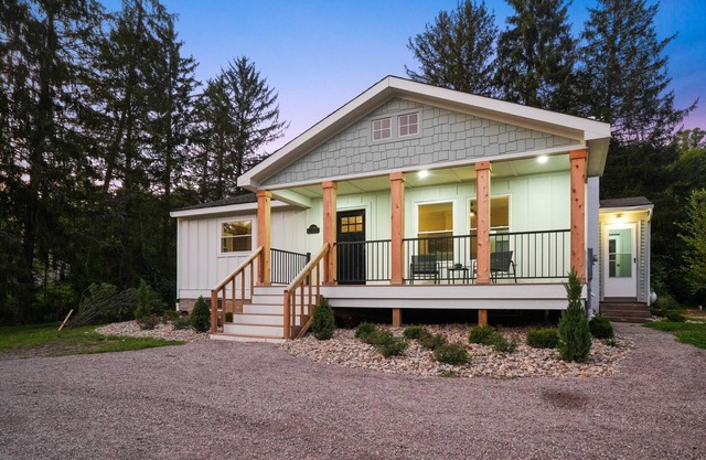 Modern DogFriendly Cabin | HotTub + FirePit + Land