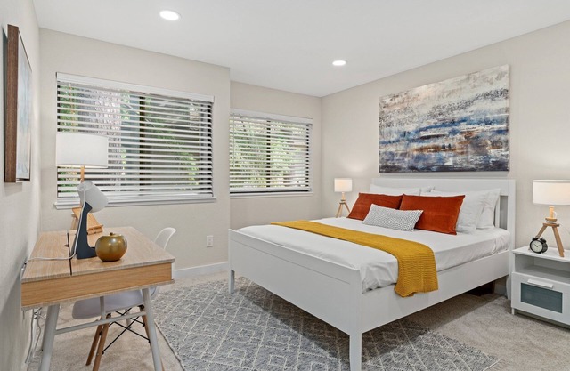 Modern Downtown Bellevue Condo Free Parking