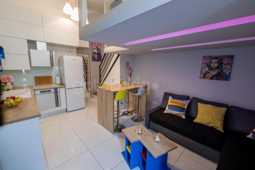 Modern Duplex Studio Tommy